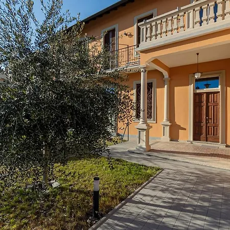 Al 33 Di Via Roma - *